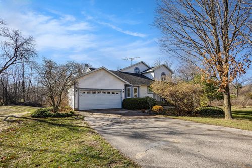 7429 Packer Dr Ne, Belmont, MI, 49306-9229 | Card Image