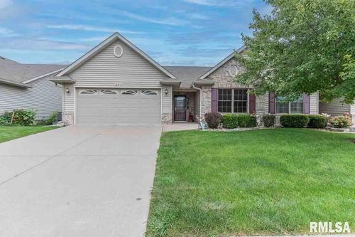 423 Kevin Rd, Blue Grass, IA, 52726-9789 | Card Image
