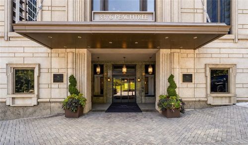 42a-3376 Peachtree Rd Ne, Atlanta, GA, 30326-7201 | Card Image