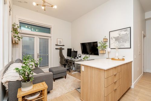 533 16th Ave E, Vancouver, BC, V5T2V1 | Card Image