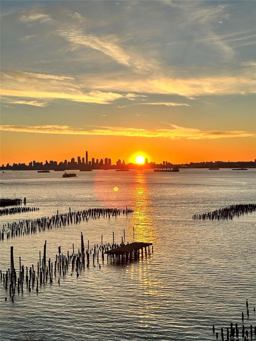 2b-10 Bay Street Lndg, Staten Island, NY, 10301-2530 | Card Image