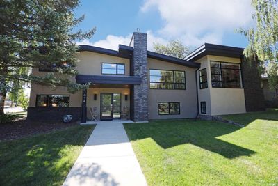 414 Wildwood Dr Sw, House detached with 5 bedrooms, 2 bathrooms and 2 parking in Calgary AB | Image 1