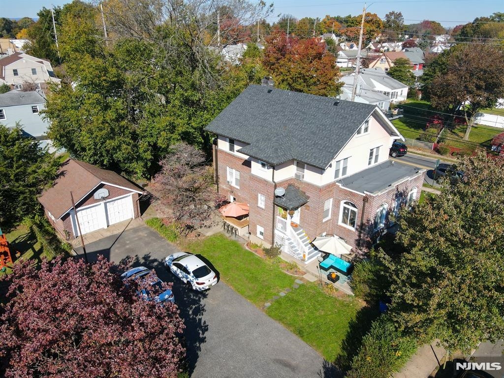Residential Income in Maywood 2
