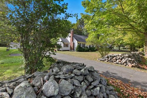 110 N Washington St, Belchertown, MA, 01007-9337 | Card Image