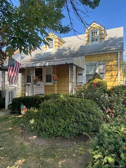 545 6th Ave, New Hyde Park, NY, 11040-5455 | Card Image