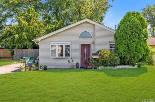 439 Newbridge Rd, East Meadow, NY, 11554-4120 | Card Image