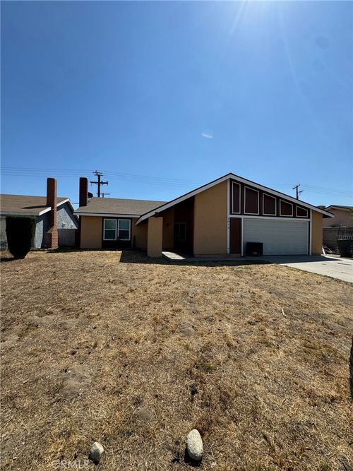 3015 Spruce St, Rialto, CA, 92376-5211 | Card Image