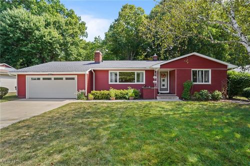 2837 Outlook Dr, Silver Lake, OH, 44224-3721 | Card Image