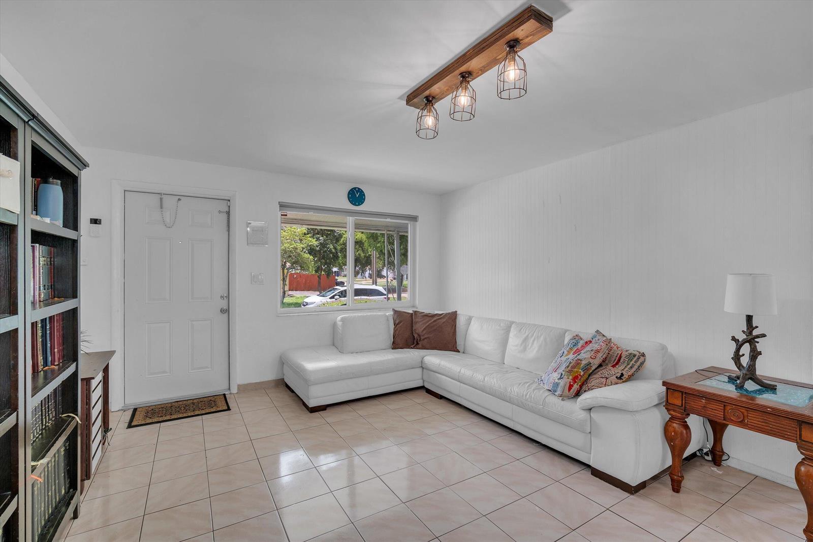 Residential in Hollywood 4