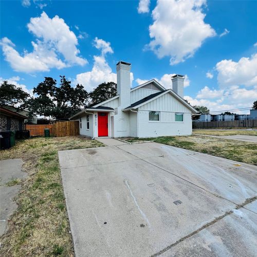1703 Justin Lyn Street, Arlington, TX, 76012 | Card Image