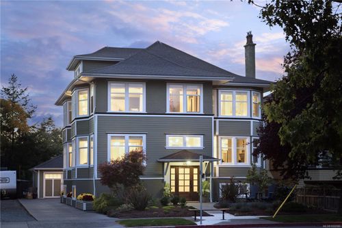 110 Eberts St, Victoria, BC, V8S3H7 | Card Image