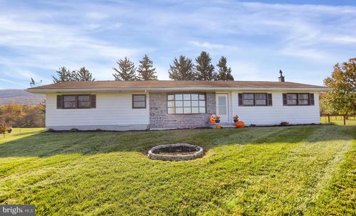 30 Field Ln, PORT ROYAL, PA, 17082-7158 | Card Image