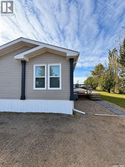 70A Prairie Sun Crt, House with 3 bedrooms, 2 bathrooms and null parking in Swift Current SK | Card Image