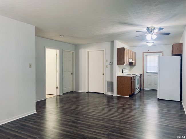1-4 - 1010 & 1012 W Lee Avenue, Home with 0 bedrooms, 0 bathrooms and 8 parking in Marion IL | Image 5