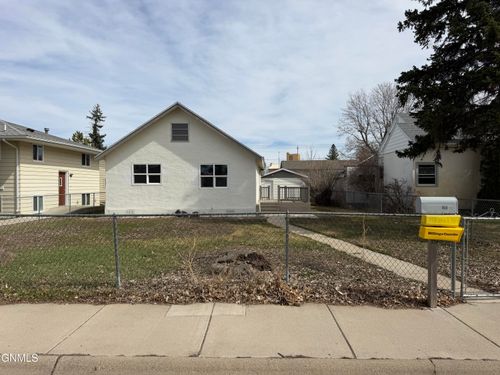 220 7th Ave Sw, Sidney, MT, 59270-3815 | Card Image