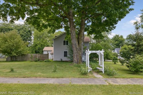 223 Summit, Webberville, MI, 48892-5116 | Card Image