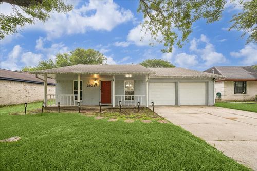 2907 Arkansas Ave, Dickinson, TX, 77539-3795 | Card Image