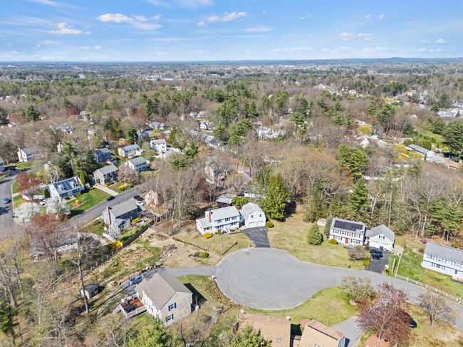 17 Cindy Dr, House other with 3 bedrooms, 2 bathrooms and null parking in Nashua NH | Image 4