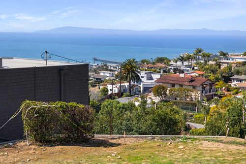 445 Lupine Way, Ventura, CA, 93001-2220 | Card Image