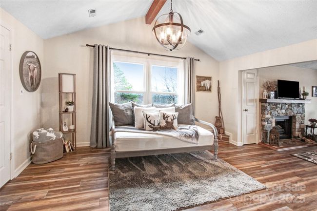 Daybed for guests or lounging | Image 24