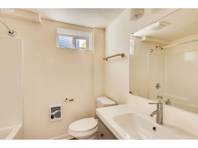 2747 Ne Bryant St, House other with 5 bedrooms, 2 bathrooms and 1 parking in Portland OR | Image 19