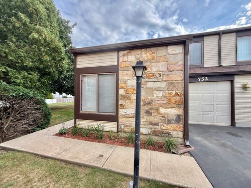 752-752 Biloxie Ct, Carol Stream, IL, 60188-9213 | Card Image
