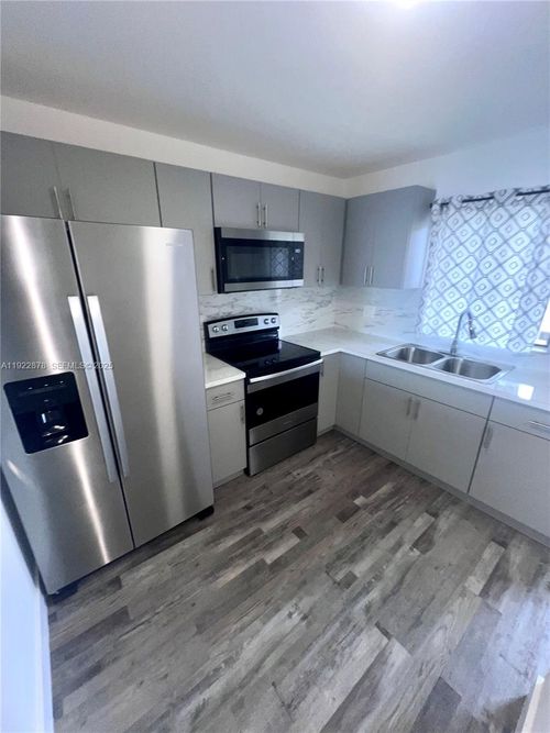 6-6715 W 26th Dr, Hialeah, FL, 33016-2834 | Card Image