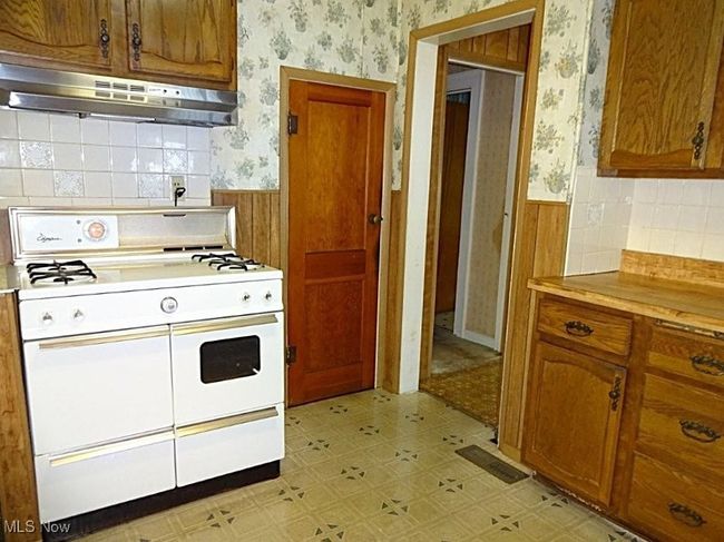 210 3 Rd St, House other with 3 bedrooms, 2 bathrooms and null parking in Spencer WV | Image 13