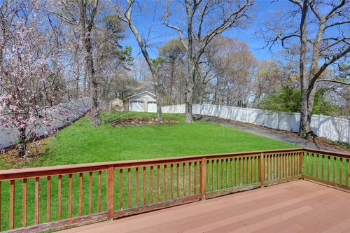 7 Fisk Rd, Holtsville, NY, 11742-2105 | Card Image