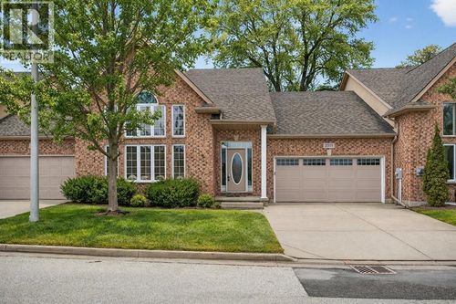 2016 Thelma Ave, Bright's Grove, ON, N0N1C0 | Card Image