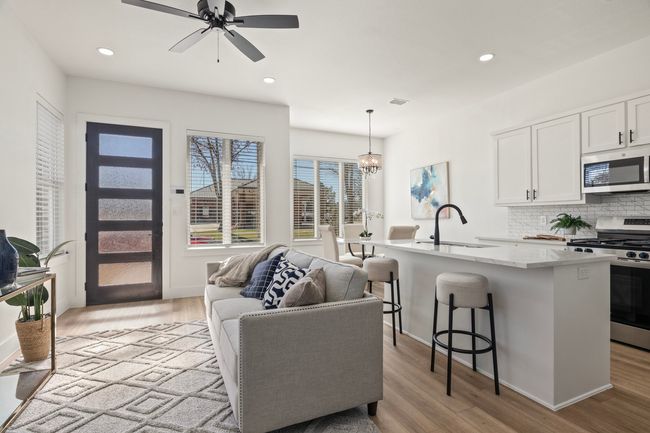 172 W 17 Th St, Townhouse with 3 bedrooms, 3 bathrooms and null parking in Mount Pleasant TX | Image 8