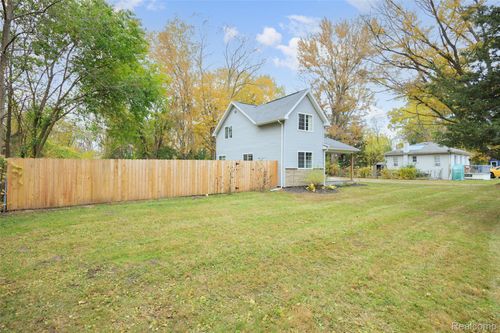 9786 Princess St, Taylor, MI, 48180-3063 | Card Image