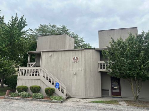 2432 Tennis Ct, Bay City, MI, 48706-9045 | Card Image