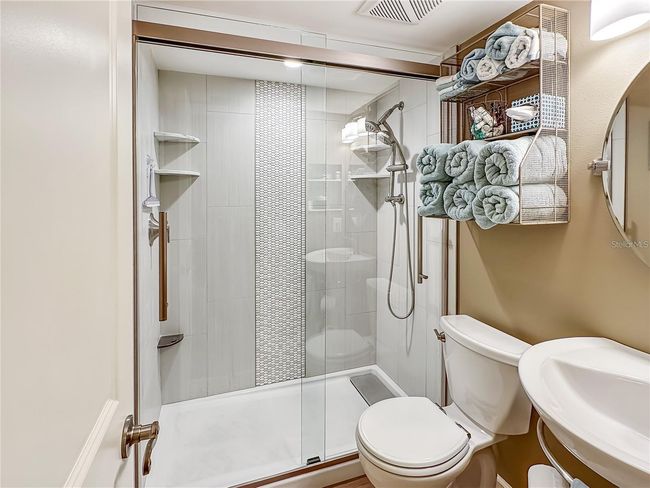 APT-106F - 8767 Midnight Pass Rd, Condo with 2 bedrooms, 2 bathrooms and null parking in Sarasota FL | Image 24