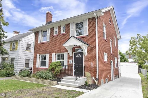 3063 Ashwood Rd, Shaker Heights, OH, 44120-2725 | Card Image