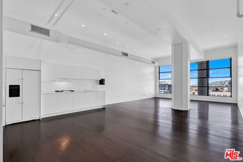 apt-711-1645 Vine St, LOS ANGELES, CA, 90028-8812 | Card Image