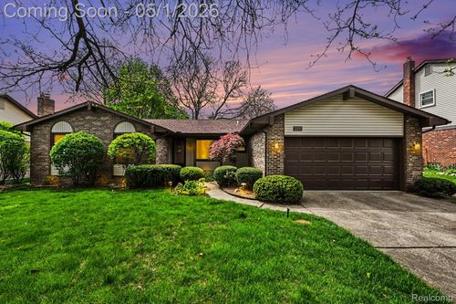 33593 Curtis Road Road S, Livonia, MI, 48152 | Card Image