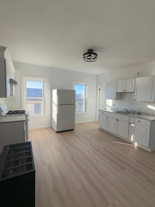 apt-3-11 Alpine St, Worcester, MA, 01610-3594 | Card Image