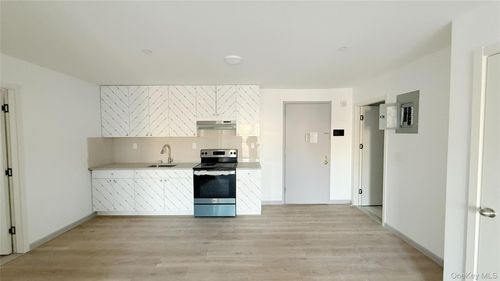 1l-70-40 45th Avenue, New York, NY, 11377 | Card Image