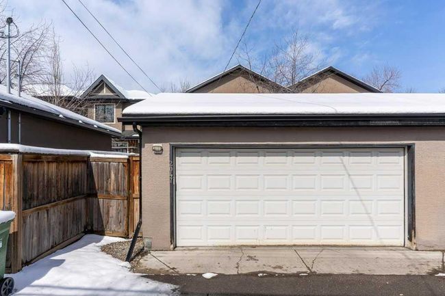 2047 48 Avenue Sw, Home with 3 bedrooms, 3 bathrooms and 2 parking in Calgary AB | Image 47