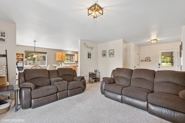 Living area with carpet | Image 10