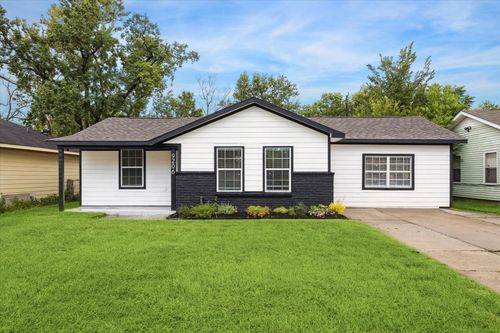 9206 St Lo Rd, Houston, TX, 77033-3322 | Card Image