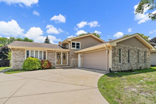 302 Canyon Trail, Carol Stream, IL, 60188 | Card Image