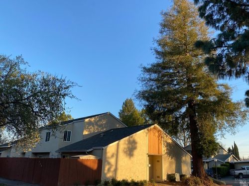 334 Hemlock St, Vacaville, CA, 95688-2614 | Card Image
