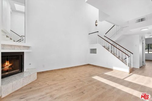 unit-6-6323 Reseda Blvd, Tarzana, CA, 91335-6956 | Card Image