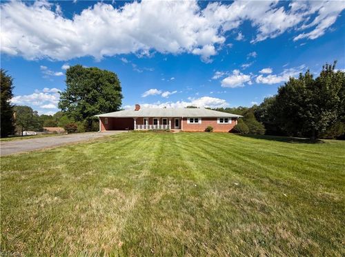 5305 Belews Creek Rd, Walkertown, NC, 27051-9768 | Card Image