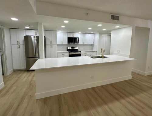 apt-f405-950 Lavers Cir, Delray Beach, FL, 33444-7841 | Card Image