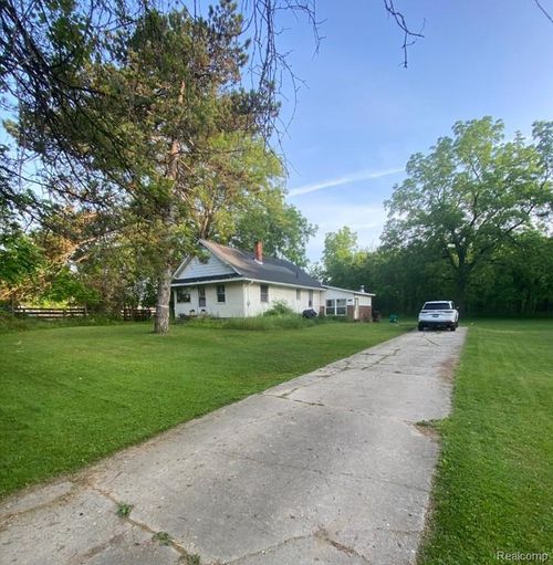 6109 E Baldwin Rd, Grand Blanc, MI, 48439-9586 | Card Image