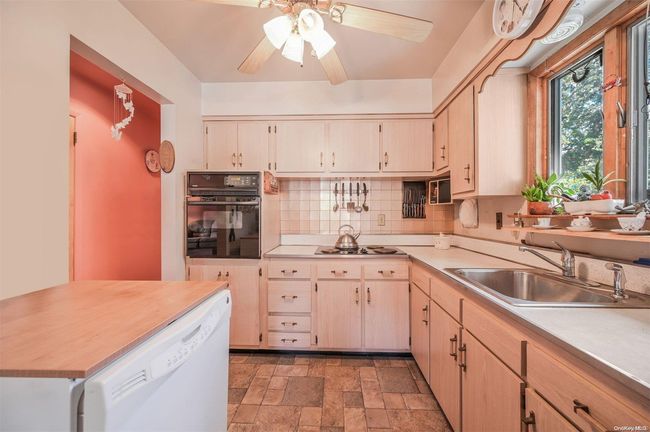 31 Cozzens Pl, House other with 3 bedrooms, 1 bathrooms and null parking in Patchogue NY | Image 8
