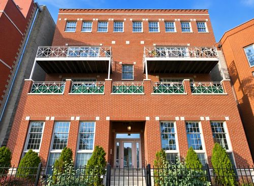 3w-1652 Augusta Blvd, Chicago, IL, 60622-3806 | Card Image